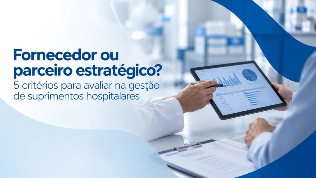 Imagem de capa sobre gestão de suprimentos hospitalares, com profissionais analisando indicadores em um tablet e o título “Fornecedor ou parceiro estratégico? 5 critérios para avaliar na gestão de suprimentos hospitalares”.